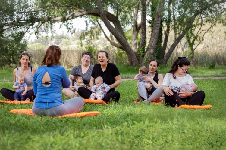 6-Week Postpartum Weight Loss Guide: Exercises & Safe Timeline Postpartum Weight Loss - Group of women exercising with their babies in the park - Yoga, stretching and meditation with their babies